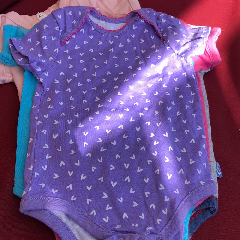 Bundle of 5 onesies! Size 12 months! - Picture 5 of 6